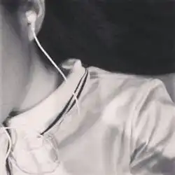  这个戴耳机的情侣头像