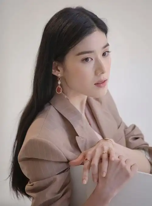  37岁女演员,演出少年感吊打多少同龄男星
