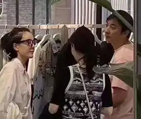  王思聪带新女伴去动物园,女方长相引质疑,两人不像情侣像亲戚