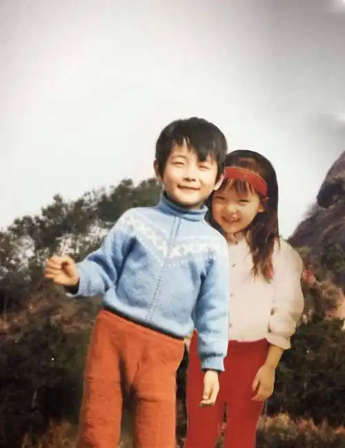  唐嫣庆结婚两周年,罗晋拍出妻子甜蜜笑容,折射婚姻带来的安全感