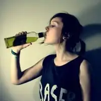  微信头像女生短发侧面