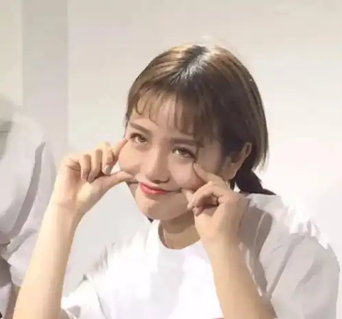  这些朋友圈怎么这么沙雕,笑到喘不过气哈哈哈哈哈哈