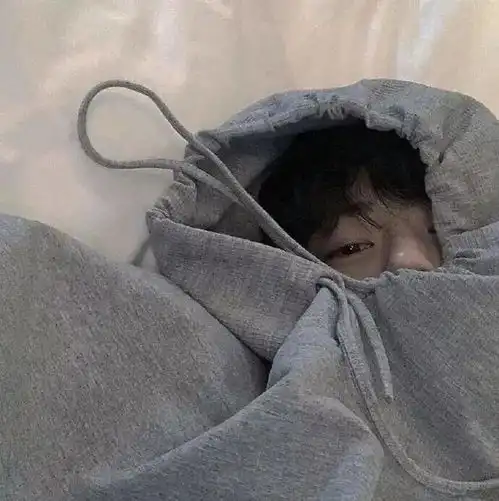  头像丨男生你不在我的世界变成了阴雨天
