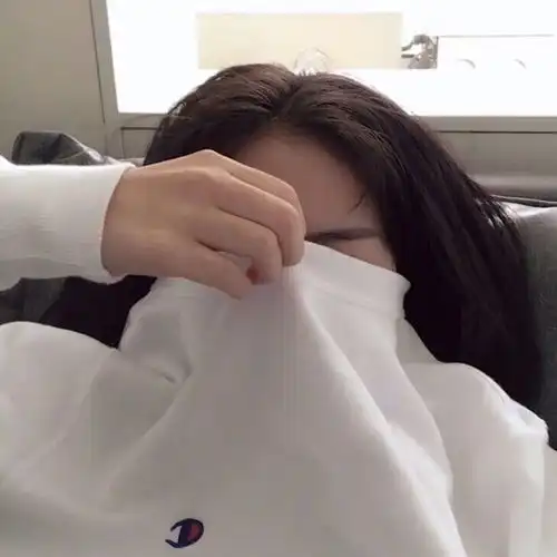 女生真人头像有水印