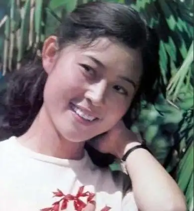  倪萍的坎坷情史,靠优雅知性征服了5个男人,三婚嫁导演终获幸福