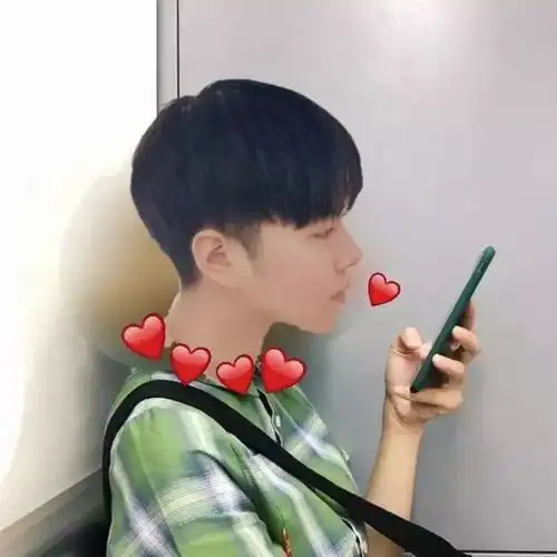  情侣头像动漫真人你是这平淡白开水的生活里加的一颗糖