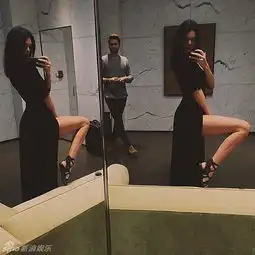  想当网红先过自拍关卡戴珊两小妹来支招