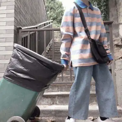  对象不是人系列情头女友男友是垃圾桶系列情侣头像一人一半