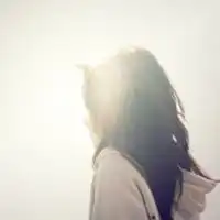 非常漂亮的森系又有点接近绿色系阳光唯美女生意境背影头像图片 非常漂亮的森系又有点接近绿色系阳光唯美女生意境背影头像图片