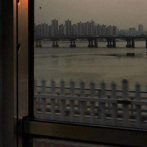  背景图中途离开的人都说过要陪我很久
