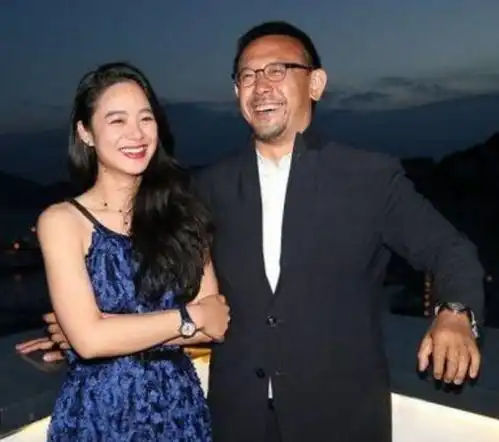  姜文姜武亲兄弟,品味差距有多大看他们老婆就知道