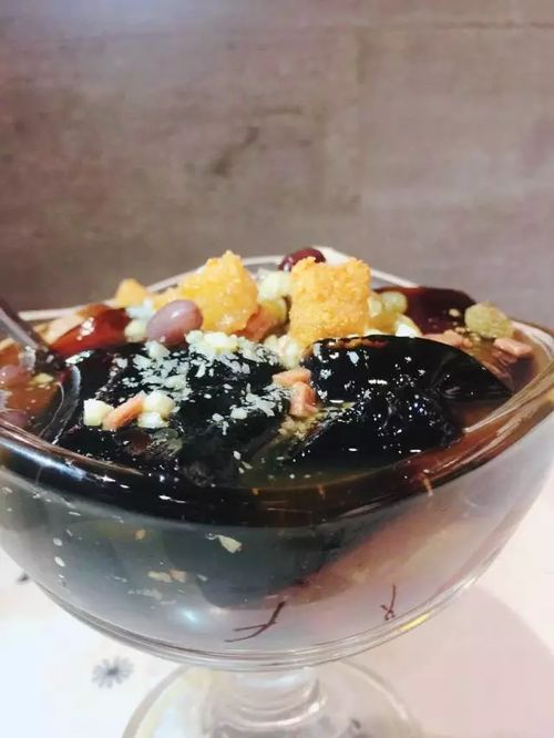 三个月就领证的夫妻,用爱打造一家古风串串店饮食男女