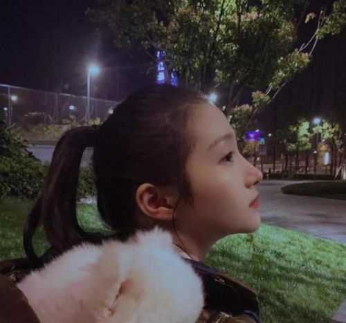  网曝鹿晗开车去南艺探班关晓彤,两个人好甜,果然真情侣最好嗑
