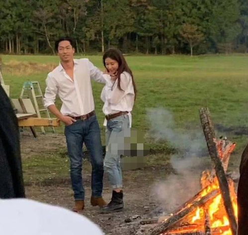  网曝林志玲与老公篝火旁深情对视,婚纱照也是拍得很辛苦