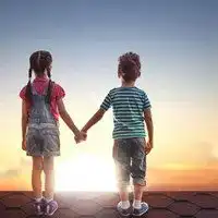  一个男孩靠在女孩身上的情侣头像微信头像图片大全
