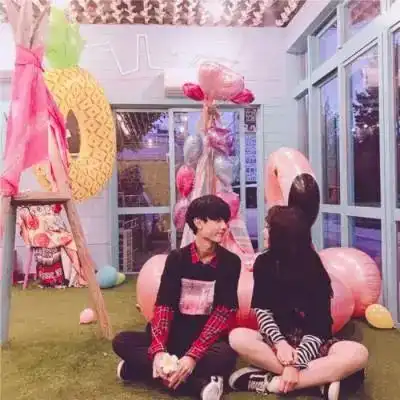  微信头像情侣一对两张亲密甜蜜