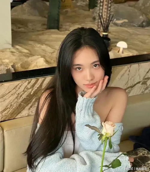  这个小姑娘真的诠释了什么是媚眼如丝