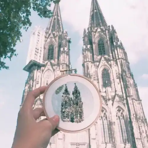  新加坡女孩环球旅游不带单反,却用中国的刺绣画出了全世界的美景,惊艳了所有人