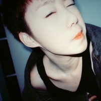  一男一女都结成对的幸福情侣