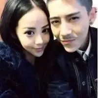  这个男的是谁