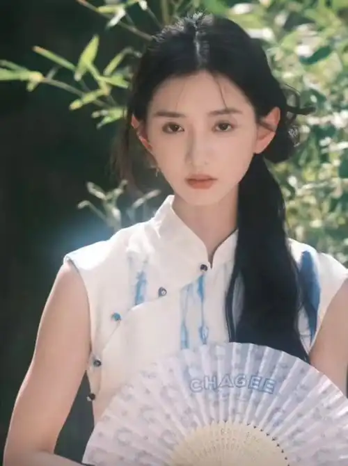  于正眼光真牛新签女花旦笑容纯粹干净,一副初恋脸美到了骨子里