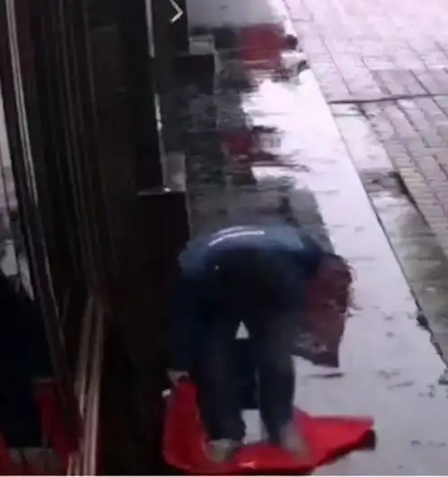 心情不好的头像男士地铁