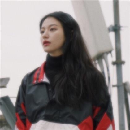  个性情侣头像一男一女,虽然相爱但是眼中带着遗憾