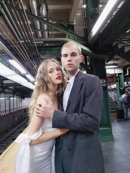  一对外国情侣用中国神器拍了组婚纱照,微博外网都传疯了