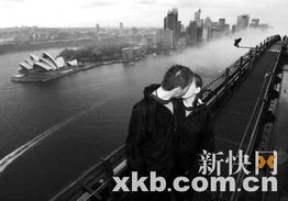  爬高134米喜结连理