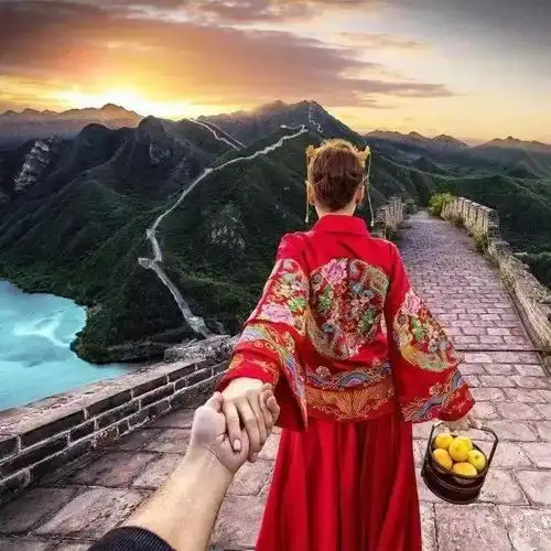  单身汪请绕道不要脸夫妇又叒来到中国,向全世界撒了一把中国的狗粮
