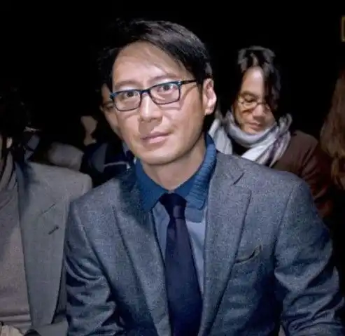  乐基儿雪地向黎明撒娇露后背不怕冷,黄宗泽公司聚会盯着胡杏儿零互动