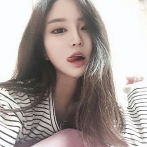  粉舌挑逗霸气女生头像图片扣扣居