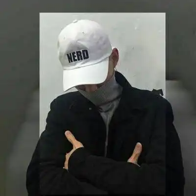  2018戴帽子的帅哥头像个性帅气超有范人人都善良彼此都设防