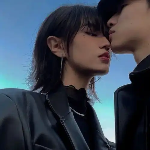  情侣头像事事有着落,件件有回音