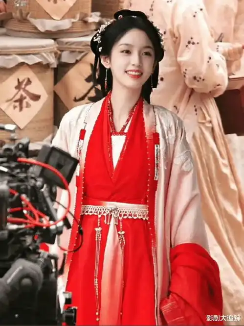  复古美人后,周也一瓯春挑战复仇女王,看到男主后视觉盛宴