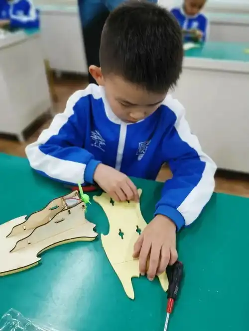 少年们的选修课3科技创客实操类课程