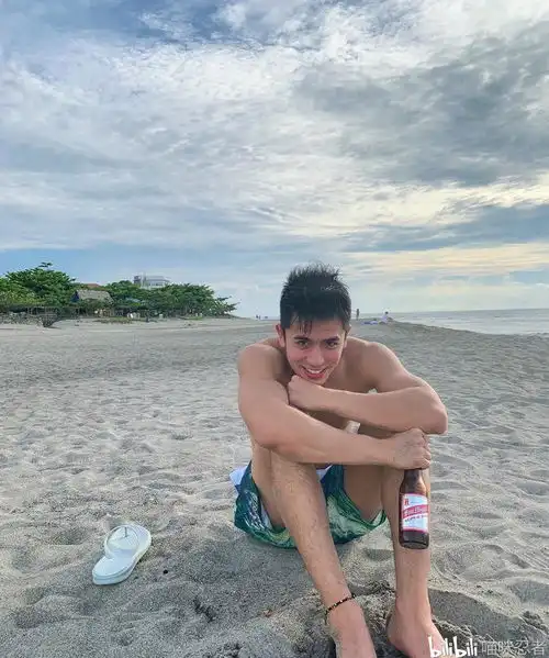  魅惑笑容菲律宾网红肌肉偶像男模insdavidlicauco