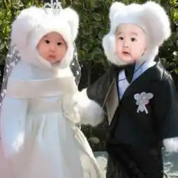 情侣可爱玩偶头像婚纱照