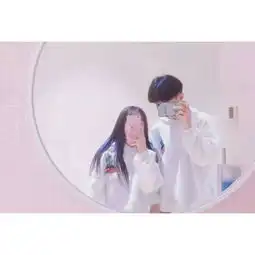 帮忙判断一下哪个是男生的情侣头像 帮忙判断一下哪个是男生的情侣头像