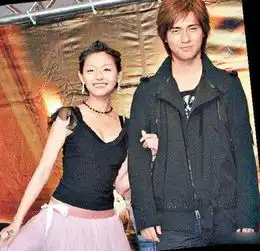 情侣头像女朋友不是人周