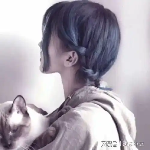 情侣头像女朋友不是人对