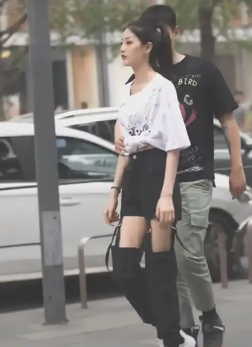 穿热裤的劲头刚起,走红了一款一裤两用,潮不潮穿了知道  穿热裤的劲头刚起,走红了一款一裤两用,潮不潮穿了知道