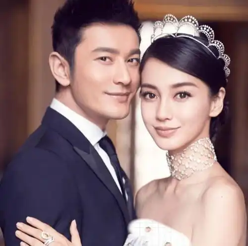 baby穿情侣装低调现身,黄晓明发博比心隔空秀恩爱,辟谣传闻 baby穿情侣装低调现身,黄晓明发博比心隔空秀恩爱,辟谣传闻