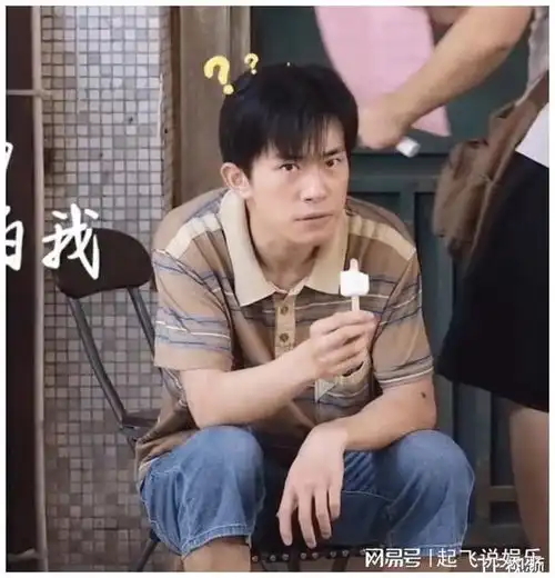  奇迹发布吃播花絮,易烊千玺偷吃草莓被抓包,表情太搞笑
