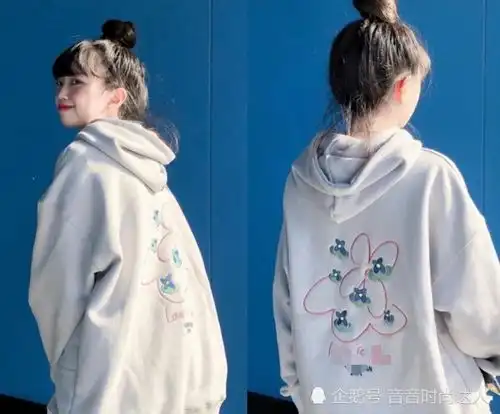 重点说一句女生放弃黑色卫衣吧,土土的,学学这种网红穿法,忒潮设计