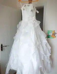 全新未穿过婚纱送伴娘裙送情侣玩偶送睫毛膏  全新未穿过婚纱送伴娘裙送情侣玩偶送睫毛膏