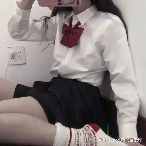 有没有那种穿jk的女头像