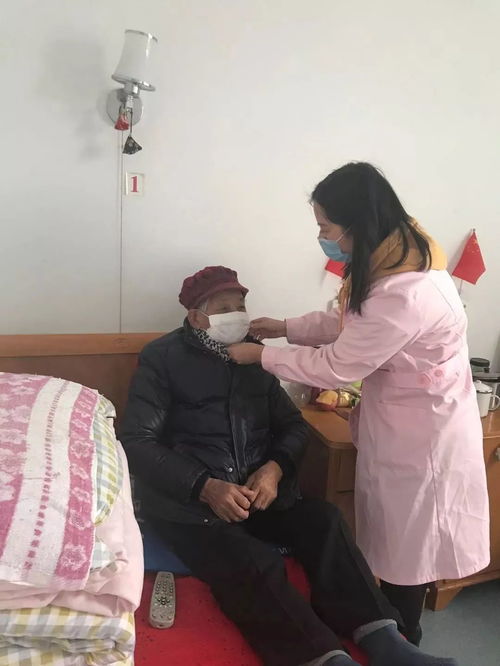  共同战疫就是老人子女,也不能进来,看似不近人情,其实是爱护