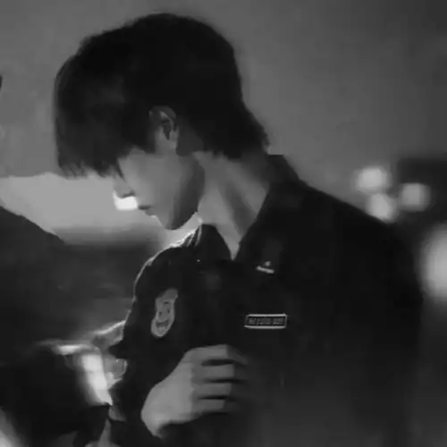 很成熟的情侣头像王一博