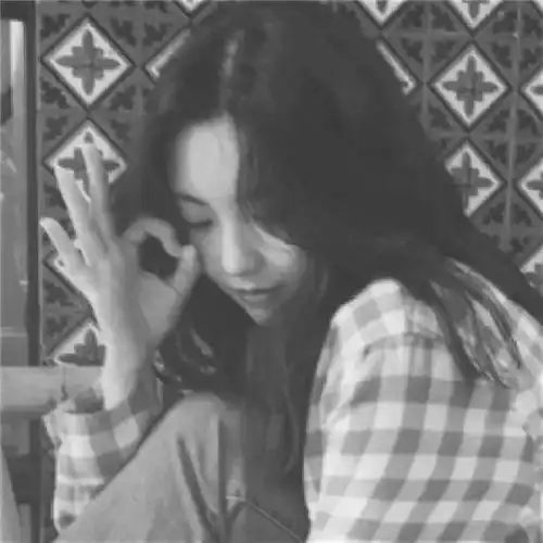 黑白女生头像 黑白女生头像